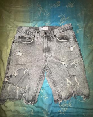 jeans corti strappati