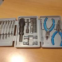 Astuccio con attrezzi 