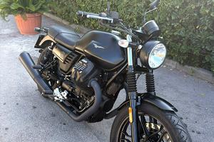 Moto Guzzi V7 Stone