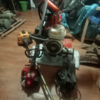 Motozappa con decespugliatri e altrecose