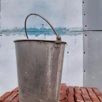 secchio in acciaio
