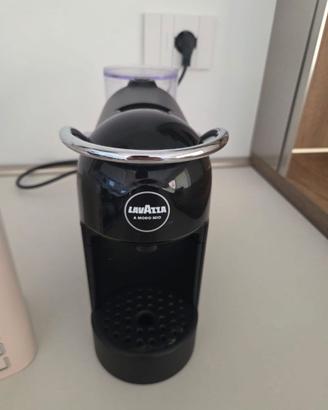 Lavazza Jolie Nera Macchina per caffè