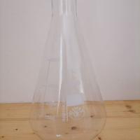Beuta graduata 3 lt collo stretto vetro Simax