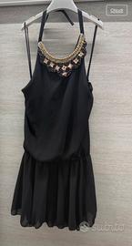 Top lungo nero  che si allaccia al collo