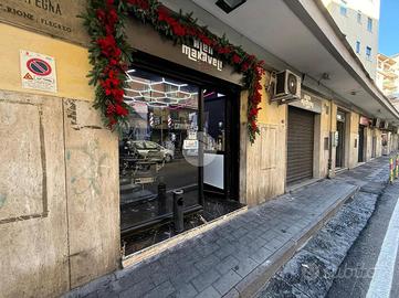 NEGOZIO A NAPOLI