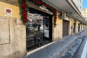 NEGOZIO A NAPOLI