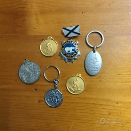 Lotto medaglie e portachiavi vintage 
