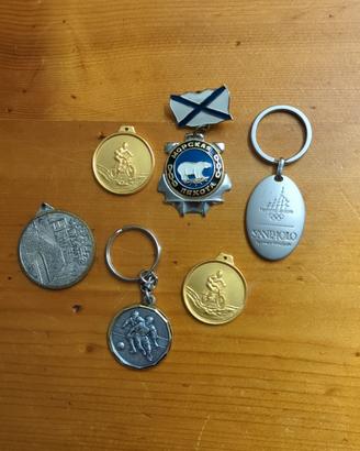 Lotto medaglie e portachiavi vintage 