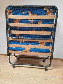 Letto pieghevole con doghe in legno
