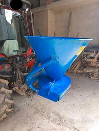 Spandiconcime con convogliatore laterale