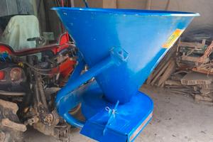 Spandiconcime con convogliatore laterale