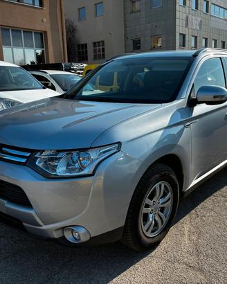 MITSUBISHI OUTLANDER 4x4 2.2 DI-D 150CV AUTOMATICO