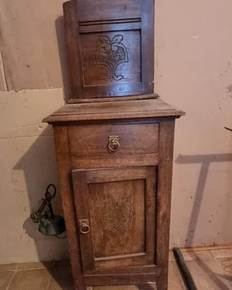 Comodino in legno di antiquariato 