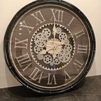 Orologio da parete con ingranaggi