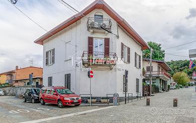 DORMELLETTO - VILLA BIFAMILIARE CON GIARDINO