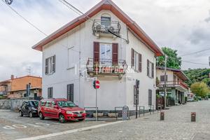 DORMELLETTO - VILLA BIFAMILIARE CON GIARDINO