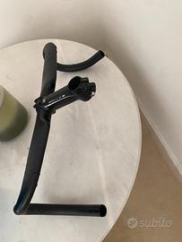 Manubrio carbonio piu attacco