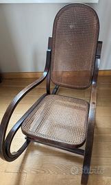 Sedia a dondolo vintage anni 50 ben conservata