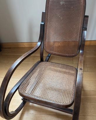 Sedia a dondolo vintage anni 50 ben conservata