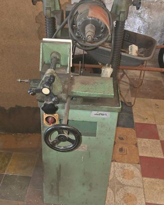 Fresatrice intestatrice universale