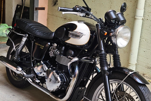 Triumph bonneville t100