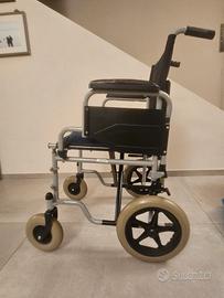 sedia a rotelle pieghevole