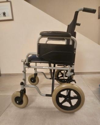 sedia a rotelle pieghevole