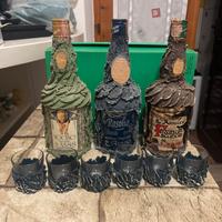 Set bottiglie vintage assisi rivestite in legno