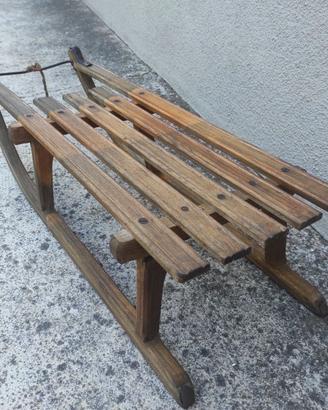 Antico slittino in legno e ferro, per decorazione