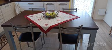 Tavolo con sedie