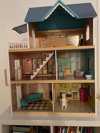 Casa delle bambole in legno 21 pezzi gia’ montata