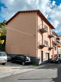 Intera palazzina panoramica con garage e parcheggi