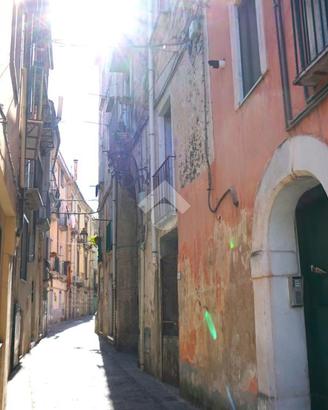 5 LOCALI A MONTECORVINO ROVELLA