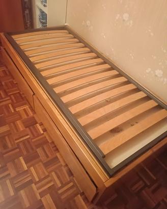 Letto singolo quercia di colore chiaro