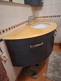 Mobile bagno in buone condizioni. 