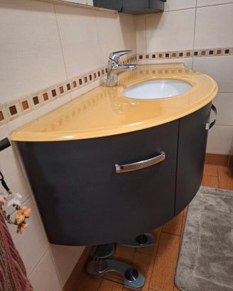 Mobile bagno in buone condizioni. 
