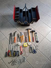 cassetta porta attrezzi in ferro + vari utensili 