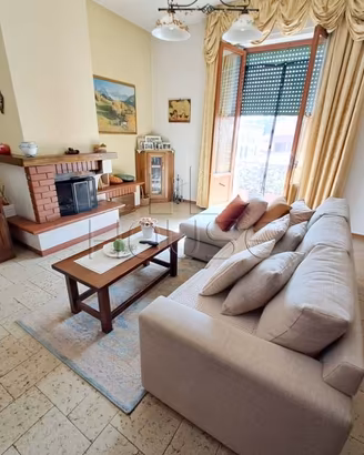 Appartamento di 170 m² con più di 5 locali e box a