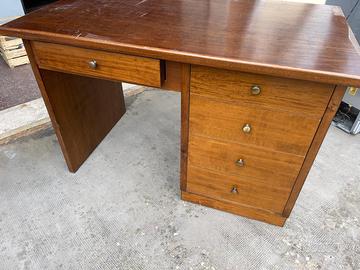 Scrivania in legno fatta a mano pezzo unico