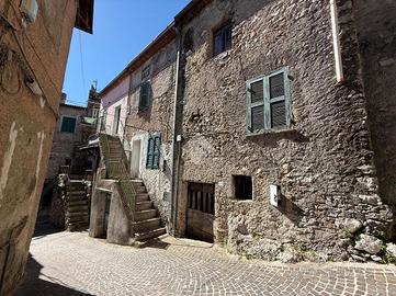5 LOCALI A SGURGOLA