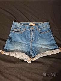Shorts attillati