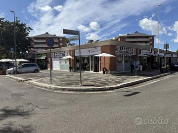 Attività / Licenza di 103 m² con più di 5 locali a