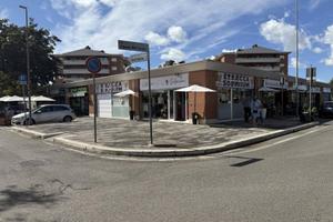 Attività / Licenza di 103 m² con più di 5 locali a