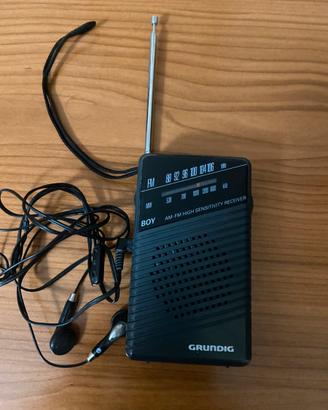 Radio portatile GRUNDIG con scatola originale