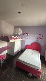 cameretta con letto a soppalco