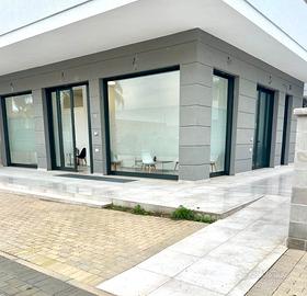 Stanza in Locale adibito per professioni s