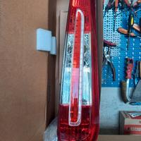 Fanale  posteriormente Ford c- max