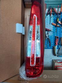 Fanale  posteriormente Ford c- max