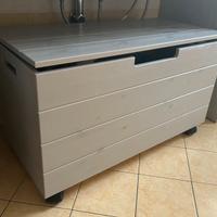 Contenitore/cassapanca in legno.
