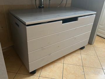 Contenitore/cassapanca in legno.